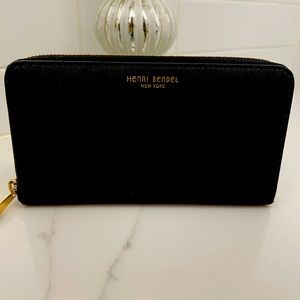 Henri Bendel zip around leather wallet